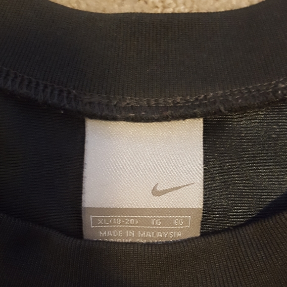 Nike Basic Tee - Picture 2 of 3